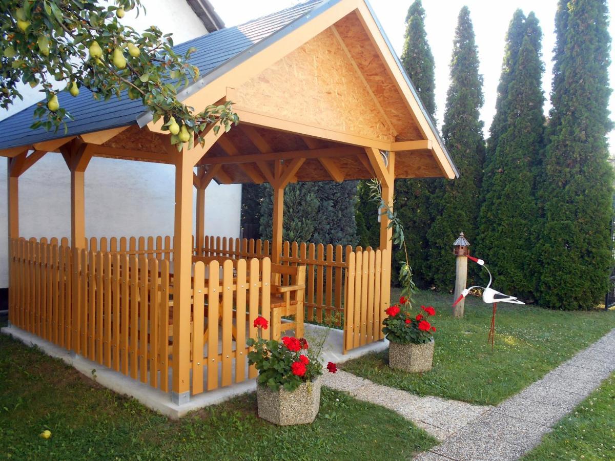 Árpád Panzió Acomodação com café da manhã Győr Exterior foto