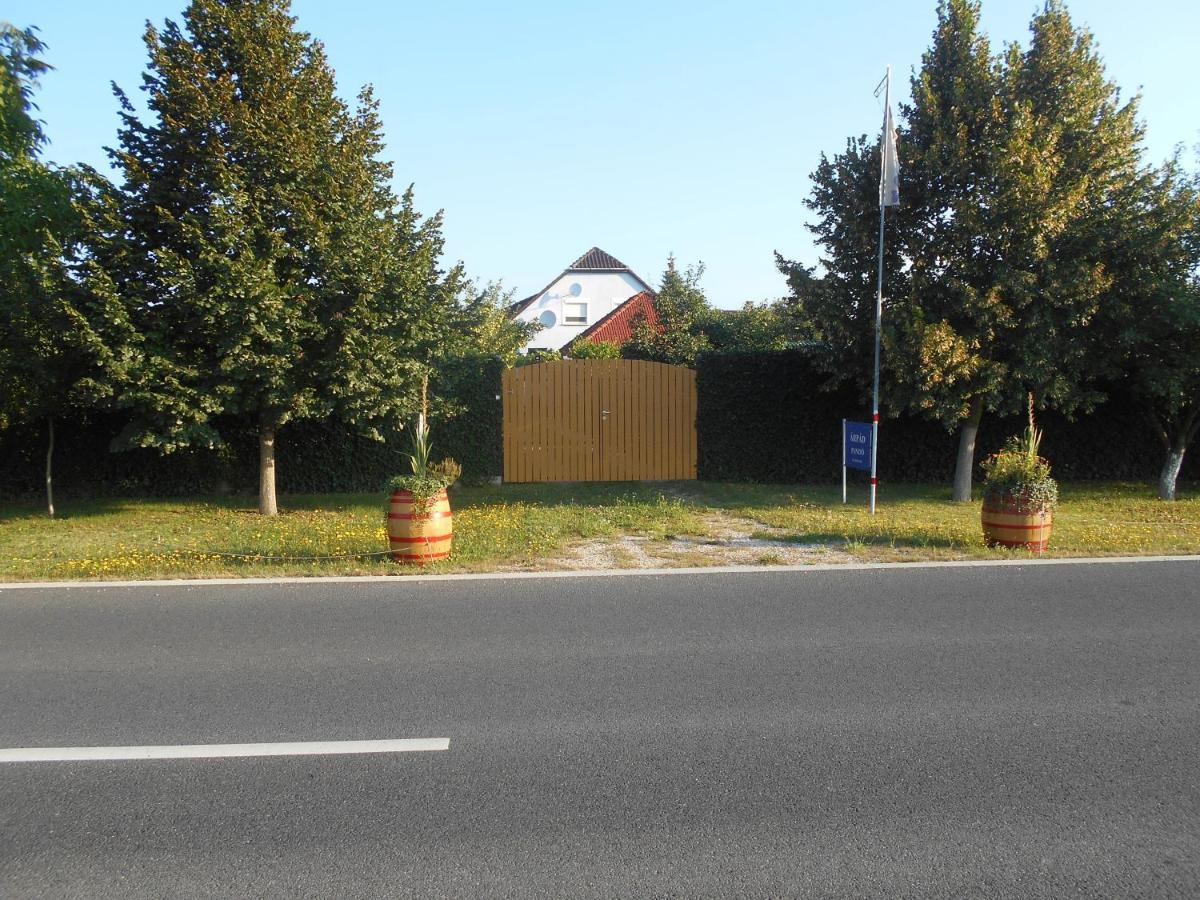 Árpád Panzió Acomodação com café da manhã Győr Exterior foto