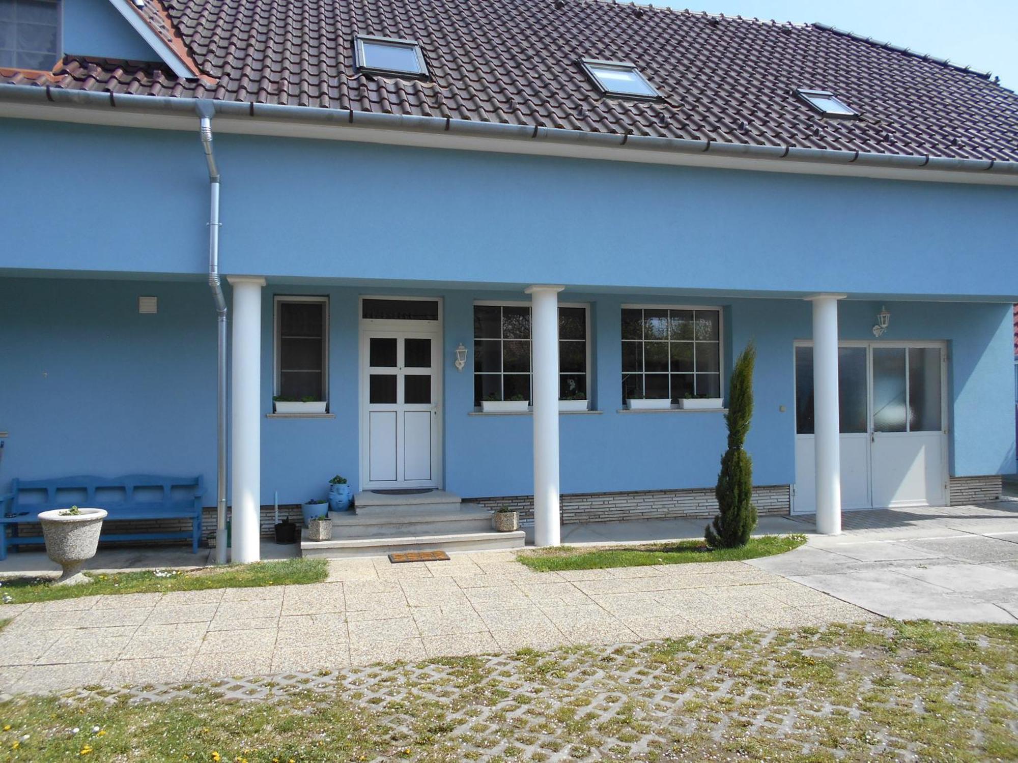Árpád Panzió Acomodação com café da manhã Győr Exterior foto